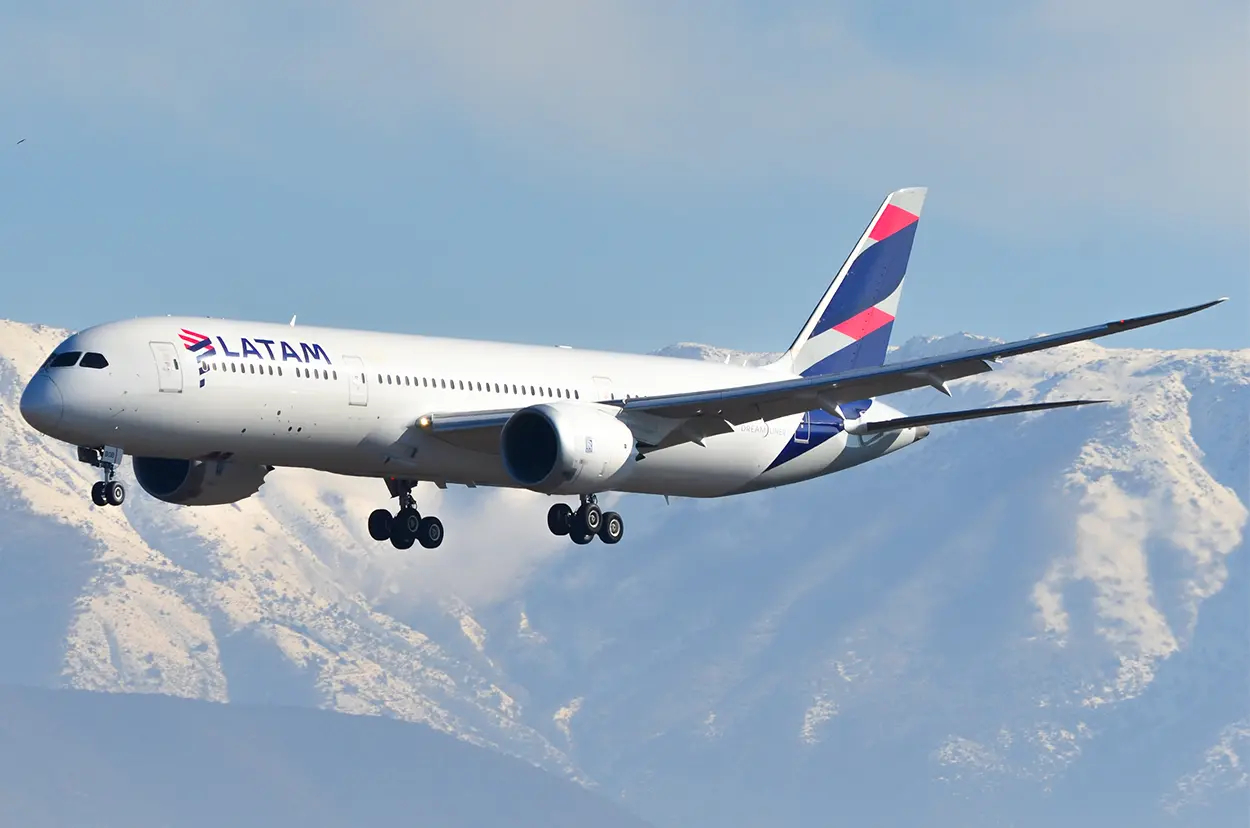 LATAM 787